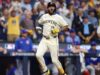 Jackson Chourio rompió un slump con par de dobletes