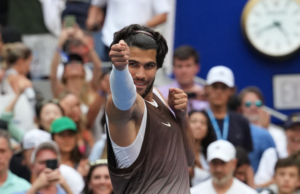 Alcaraz pasó a semifinales en Tokio