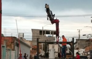 En coordinación 4 niveles de gobierno!: Alcaldía de Maracaibo atendió de inmediato contingencias por postes caídos