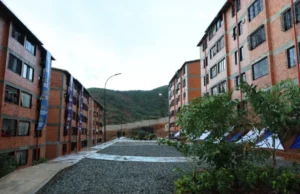 Presidenta Delcy entregó 607 viviendas recuperadas con apoyo del plan Venezuela Renace